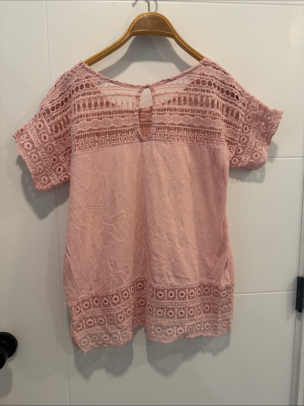 Old Navy Light Pink Crochet Lace Short Sleeve Top size medium - Picture 4 of 5